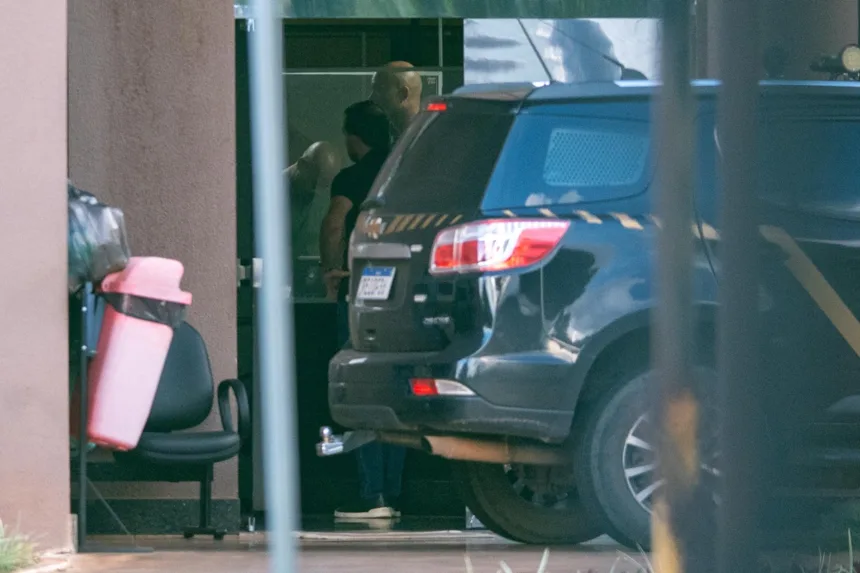 vorcaro-recebe-visita-dos-pais-na-superintendencia-da-pf