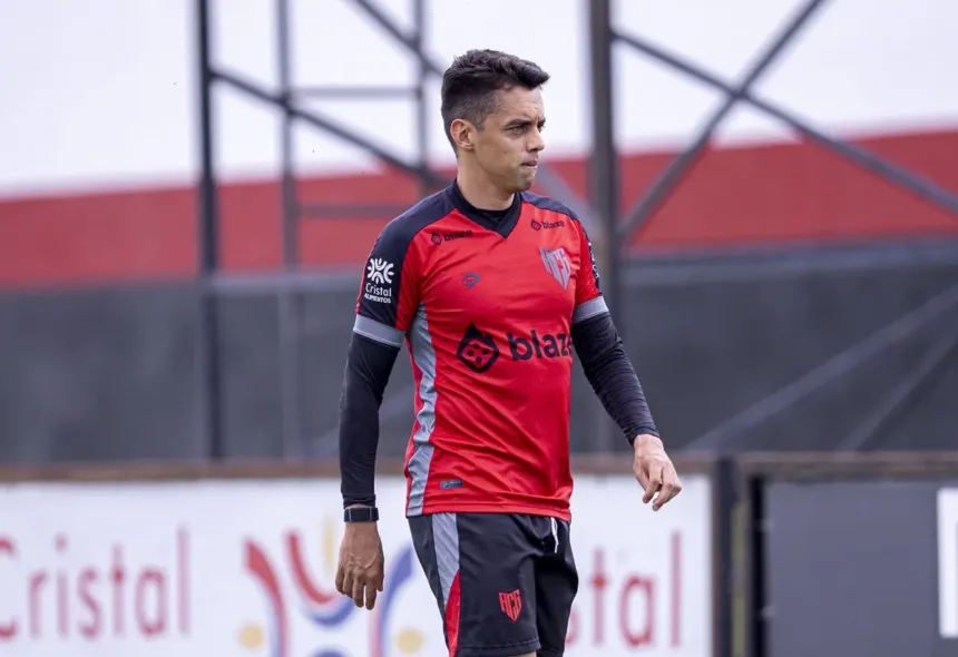 matheus-ribeiro-deixa-o-atletico-e-deve-acertar-com-o-nautico-na-sequencia-da-temporada