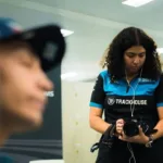 do-rio-ao-paddock:-a-brasileira-que-vive-a-rotina-da-motogp