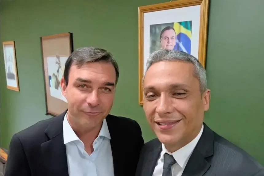 flavio-bolsonaro-confirma-presenca-em-ato-de-gayer-em-goiania 