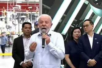 lula-faz-brincadeira-sobre-cachorro-durante-agenda-com-chineses-em-anapolis