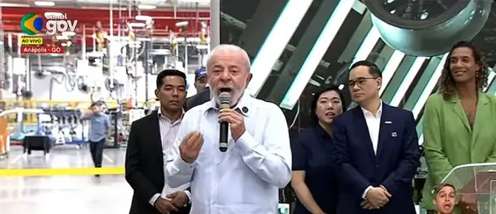 lula-faz-brincadeira-sobre-cachorro-durante-agenda-com-chineses-em-anapolis