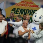 na-vespera-da-campanha,-lula-e-alckmin-sao-vacinados-contra-a-gripe