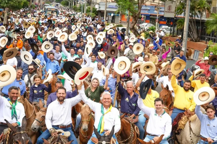 ‘somos-a-moda-antiga’:-encontro-de-muladeiros-reune-publico-raiz-em-goiania