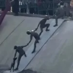 escultura-eterniza-resgate-coletivo-de-cachorro-e-emociona-moradores-no-cazaquistao;-video