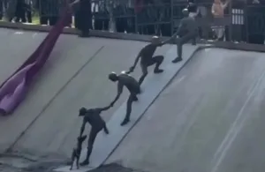 escultura-eterniza-resgate-coletivo-de-cachorro-e-emociona-moradores-no-cazaquistao;-video