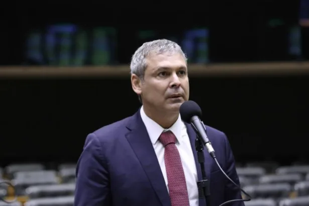 apos-briga-na-cpmi-do-inss,-gaspar-diz-que-processara-lindbergh