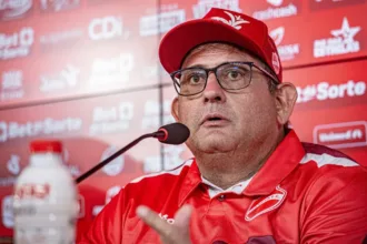 guto-ferreira-e-apresentado-e-afirma-que-o-primeiro-passo-e-recuperar-a-confianca-dos-atletas:-“primeira-fala-foi-essa”
