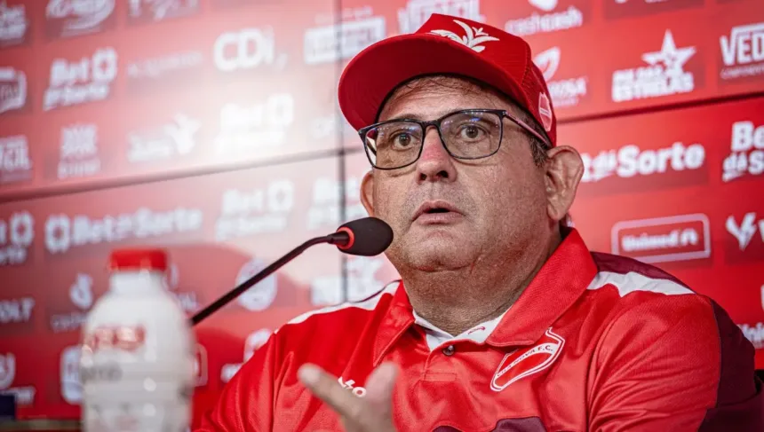 guto-ferreira-e-apresentado-e-afirma-que-o-primeiro-passo-e-recuperar-a-confianca-dos-atletas:-“primeira-fala-foi-essa”