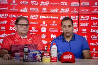 vice-presidente-do-vila-revela-que-cantor-gusttavo-lima-teve-participacao-decisiva-na-contratacao-do-tecnico-guto-ferreira