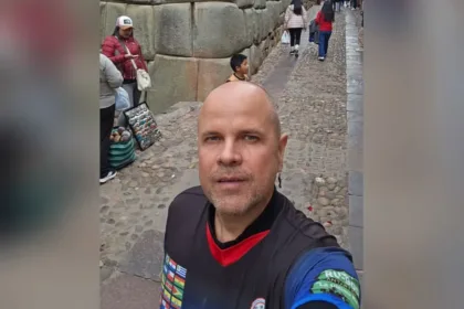 toque-de-recolher-e-escassez-de-combustivel:-goiano-relata-desafios-em-viagem-de-moto-ao-alasca