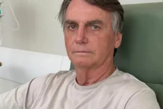 bolsonaro-recebe-alta-de-hospital-em-brasilia-e-fica-em-prisao-domiciliar