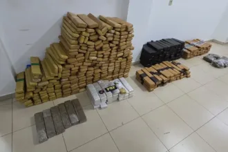 pai-e-filho-sao-presos-em-acao-que-apreendeu-meia-tonelada-de-maconha-na-br-060-em-goias