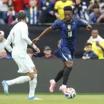 com-dores-na-coxa,-vini-jr.-e-poupado-de-treino,-mas-nao-deve-ser-desfalque-contra-a-croacia