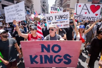 terceira-onda-de-protestos-anti-trump-reune-multidoes-nos-50-estados-dos-eua