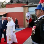 em-monaco,-papa-leao-xiv-condena-“abismos-entre-pobres-e-ricos”-e-cobra-solidariedade