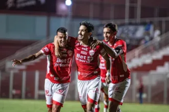 vila-nova-aplica-goleada-no-operario-ms-e-vence-a-primeira-na-copa-centro-oeste