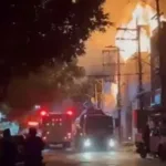 incendio-de-grandes-proporcoes-atinge-fabrica-de-mesas-de-sinuca-no-bras,-em-sao-paulo
