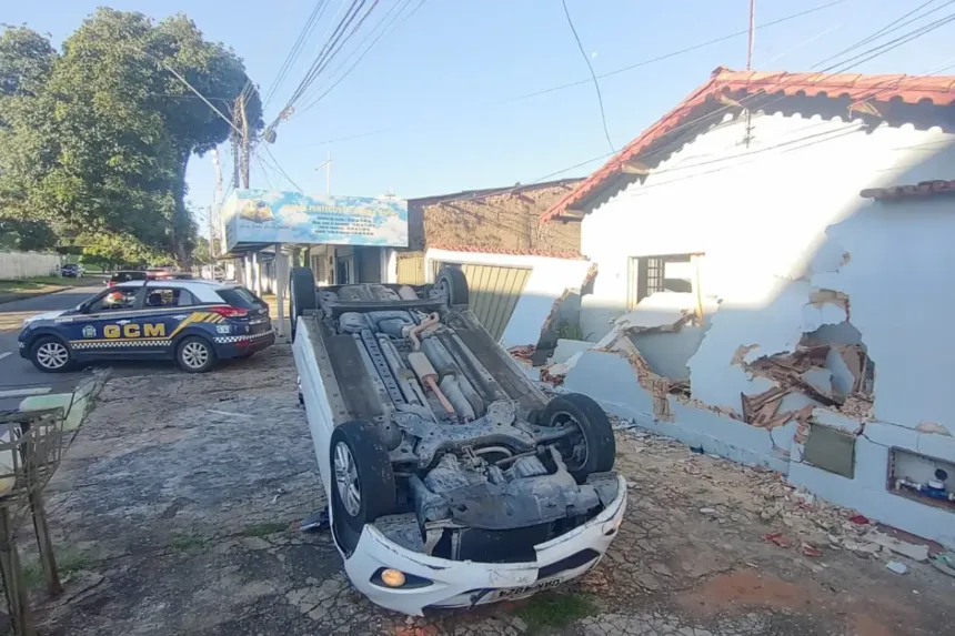 motorista-bebado-perde-controle,-destroi-muro-e-invade-casa-em-goiania;-video