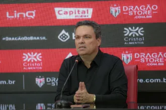adson-batista-avalia-atuacao-na-copa-centro-oeste-e-justifica-saida-de-kevin-ramirez:-“nao-conseguiu-entregar”