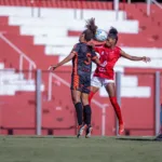 com-gol-de-zagueira,-vila-nova-bate-uda-e-mantem-embalo-na-serie-a2