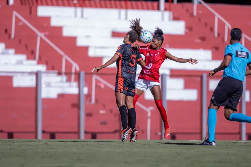 com-gol-de-zagueira,-vila-nova-bate-uda-e-mantem-embalo-na-serie-a2