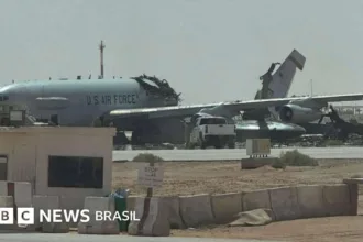 fotos-mostram-aviao-espiao-americano-destruido-por-drone-iraniano-em-base-saudita-–-bbc
