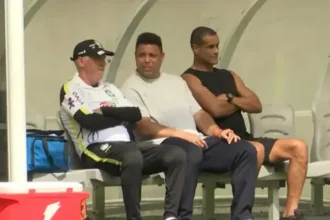 ronaldo-e-rivaldo-fazem-visita-a-jogadores-da-selecao-brasileira-antes-de-amistoso-contra-a-croacia
