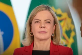 gleisi-diz-que-caiado-“e-agressivo-“-e-deve-ficar-“na-periferia”-da-disputa-presidencial