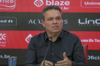 presidente-do-atletico-promete-reavaliar-contratacoes-de-estrangeiros:-“sao-culturas-diferentes”
