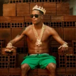 assaltantes-invadem-casa-de-mc-poze-e-levam-r$-2-milhoes-em-joias;-cantor-e-amigos-sao-agredidos