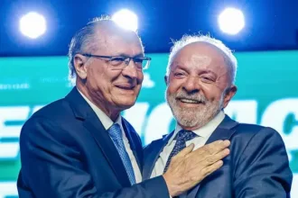 lula-confirma-alckmin-como-vice-e-antecipa-saida-de-ministros-para-eleicoes