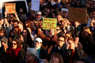 manifestantes-se-mobilizam-na-alemanha-em-apoio-a-atriz-vitima-de-‘deepfake’