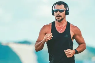 aos-52-anos,-brasileiro-vence-concurso-mundial-de-beleza-e-impressiona;-veja-fotos