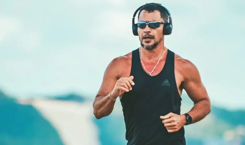 aos-52-anos,-brasileiro-vence-concurso-mundial-de-beleza-e-impressiona;-veja-fotos