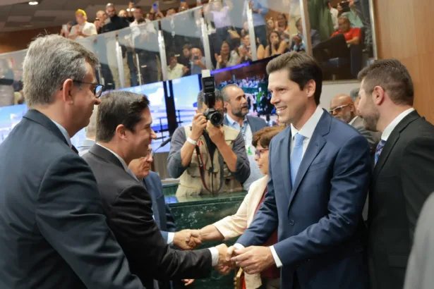 agora-governador,-daniel-chora-ao-falar-de-maguito:-‘vou-honrar-a-memoria-dele’