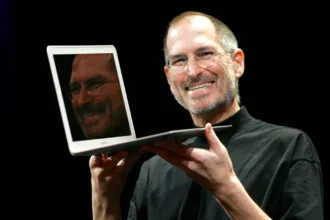 apple-faz-50-anos-apos-revolucionar-a-tecnologia-—-e-agora-precisa-provar-seu-papel-na-era-da-ia
