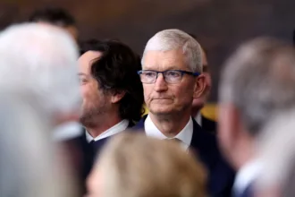 tim-cook-se-isola-como-ceo-mais-longevo-da-apple,-superando-steve-jobs;-veja-as-diferencas-entre-eles