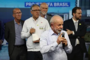 lula-sugere-criar-pe-de-meia-para-estudantes-universitarios