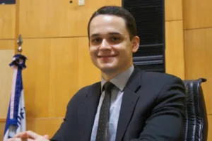 prefeito-de-vitoria-renuncia-ao-cargo-para-disputar-o-governo-do-es