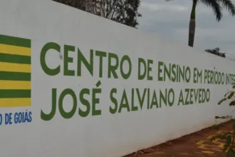 mulher-agride-estudante-na-porta-de-escola-em-santa-helena-apos-briga-entre-alunos