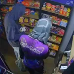 morador-e-comparsa-invadem-mercadinho-de-condominio-em-aparecida-e-furtam-produtos