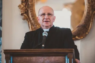 padre-exorcista-faz-alerta-sobre-aliens-e-demonios:-“humanidade-e-enganada”