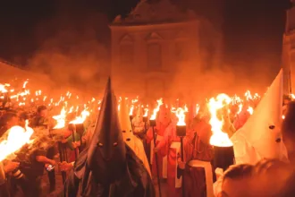 confira-fotos-da-procissao-do-fogareu,-na-cidade-de-goias