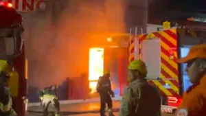 incendio-destroi-loja-de-brinquedos-em-goiania;-vizinhos-sao-evacuados