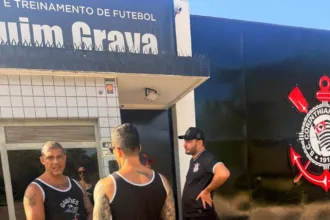 gavioes-da-fiel-vai-ao-ct-do-corinthians-para-cobrar-elenco-e-comissao-tecnica-apos-derrota-–-meutimaocom.br
