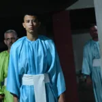 adolescente-de-17-anos-participa-da-procissao-do-fogareu-como-farricoco:-“sentimento-de-emocao-e-fe”