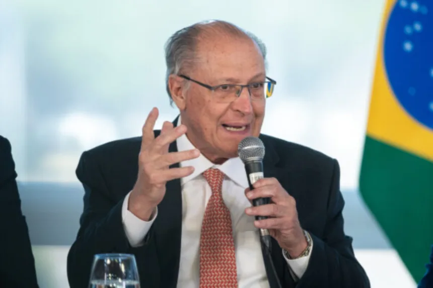 “quem-defende-ditadura-nao-deveria-ser-candidato”,-diz-alckmin