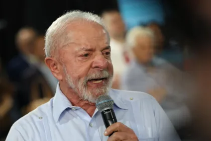 “pix-e-do-brasil-e-ninguem-vai-fazer-a-gente-mudar”,-diz-lula-apos-criticas-da-casa-branca.-video