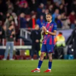 barcelona-libera-raphinha-para-iniciar-tratamento-de-lesao-no-brasil-e-cuidar-da-parte-emocional